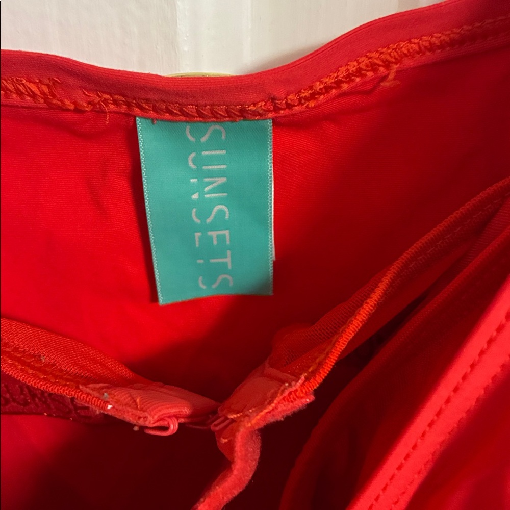 SUNSET Twist-Front Swim Tank - Picture 2 of 3